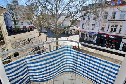 Teilmöbliert! 3er WG im Steintor Viertel mit 2 Balkonen - zentral