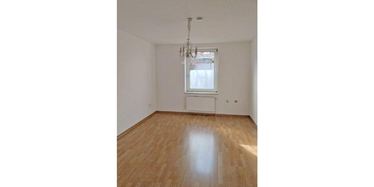 MFH mit 16 Wohneinheiten und 12 Stellplätzen; Eckgrundstück an 2 Straßen, KS-Schillerviertel 3 zimmer