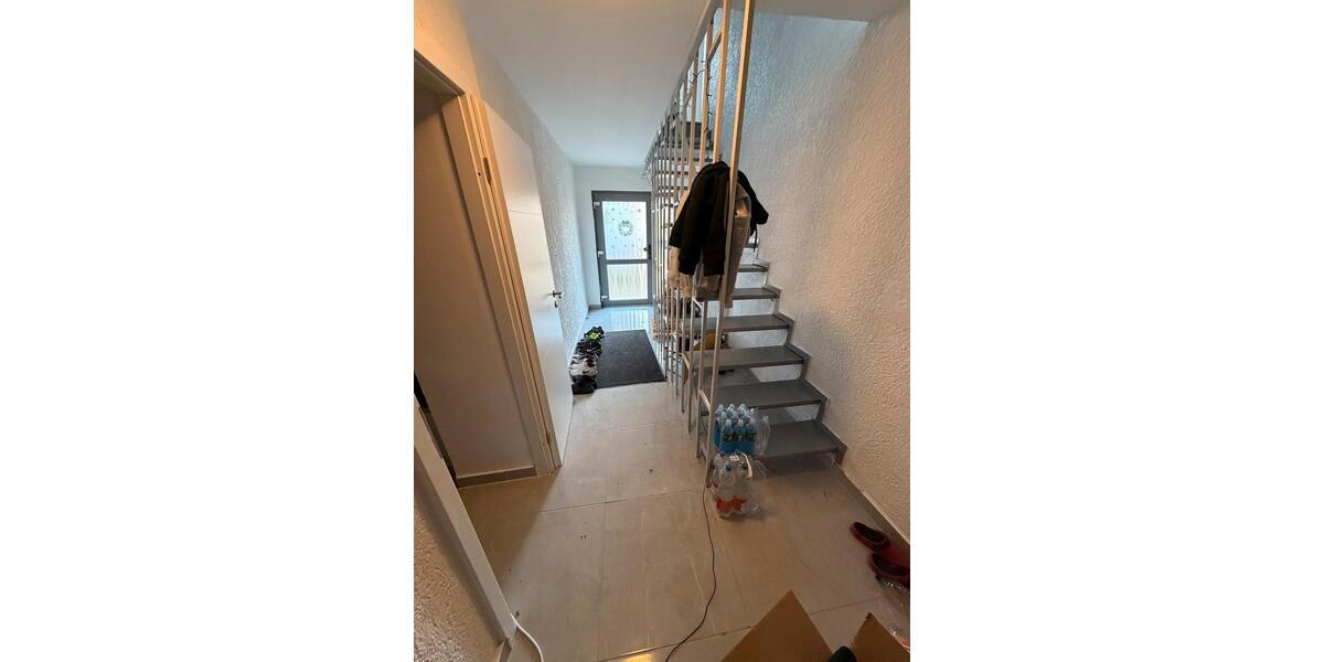 Einfamilienhaus Feldatal - 8 Zimmer, 280 m&sup2;, 1.290&euro; | Angebot:26604948