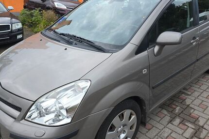 Toyota Corolla Verso 143.000 km 3.490 € Chemnitz 09114