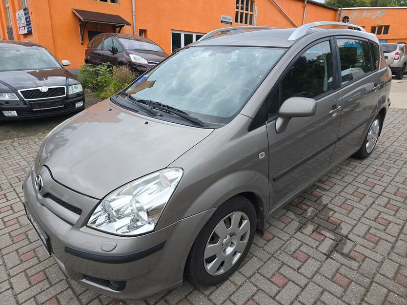 Toyota Corolla Verso 143.000 km 3.490 € Chemnitz 09114