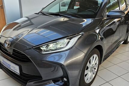 Toyota Yaris 25.500 km 16.850 € Paderborn 33104