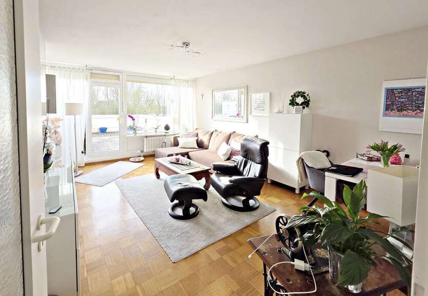 Wohnung zum Kaufen in Kiel 135.000 € 77 m²