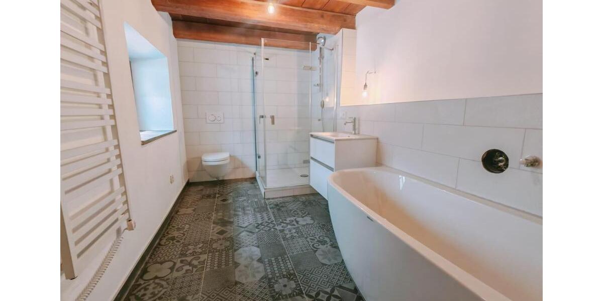 Einfamilienhaus Berg - 5 Zimmer, 130 m&sup2;, 4.250&euro; | Angebot:24715178