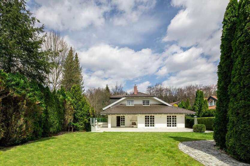 Haus zum Kaufen in Straßlach-Dingharting 2.766.580 € 325 m²