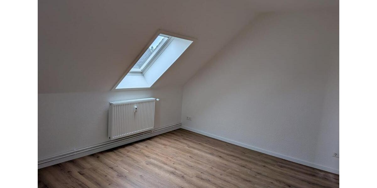 Dachgeschoßwohnung Teterow - 3 Zimmer, 72 m&sup2;, 635&euro; | Angebot:26268972