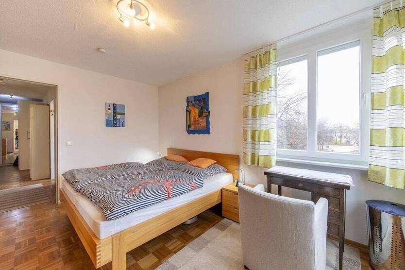 Schöne, helle 2-Zimmer-Wohnung mit Tageslichtbad und Balkon sowie Tiefgarage in Bogenhausen