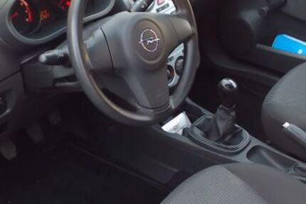 Opel Corsa 63.266 km 5.000 &euro; Köln 51109