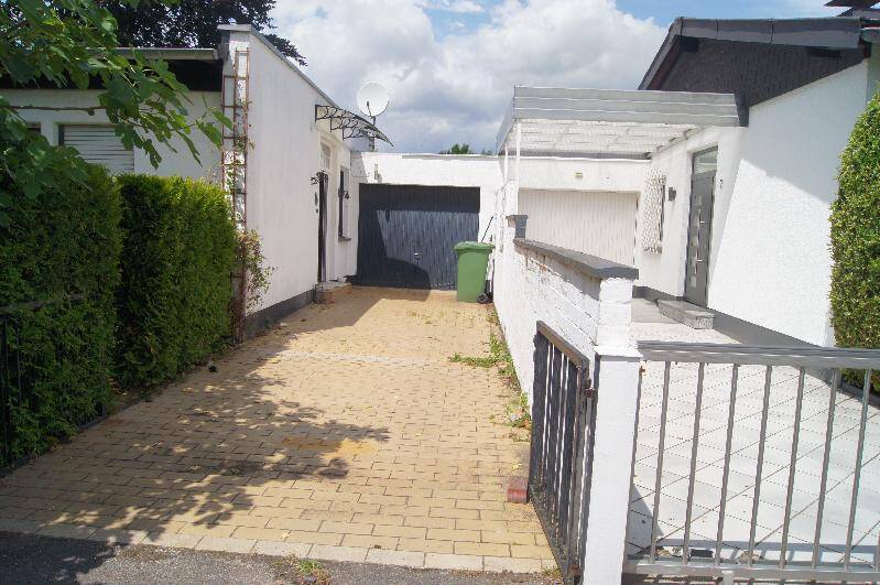 Schöner Bungalow im Dornröschenschlaf! 4 Zi, 100m² WF, GST 525m²,Garage und Keller in Niederkassel 4 zimmer