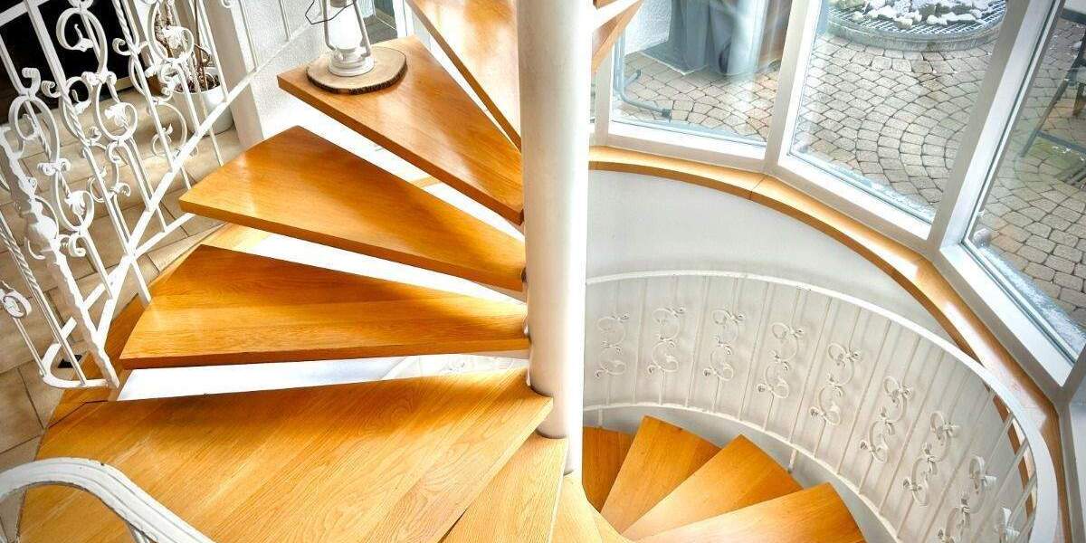 schönes, ruhiges und zentral gelegenes Einfamilienhaus mit zwei Garagen zu verkaufen 1 zimmer