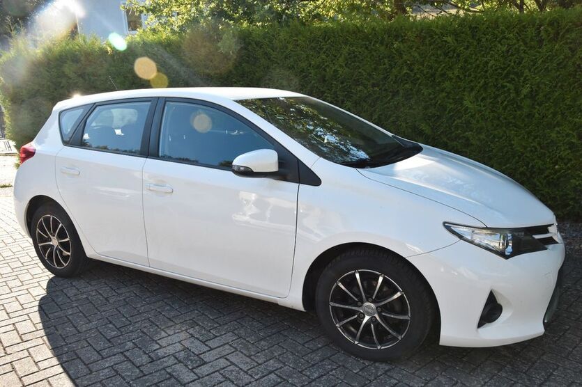 Toyota Auris 102.000 km 8.500 € Trimbs 56753