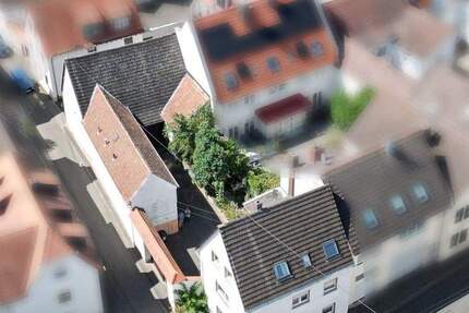 ERBENHEIM: GROSSZÜGIGES ANWESEN MIT SCHEUNE IN RUHIGER ZENTRUMSLAGE 7 zimmer