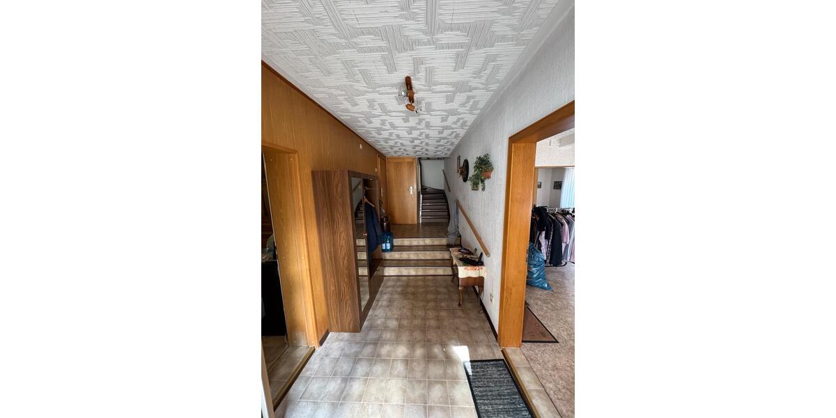 Doppelhaushälfte Sontra - 8 Zimmer, 173 m&sup2;, 110.000&euro; | Angebot:26357357