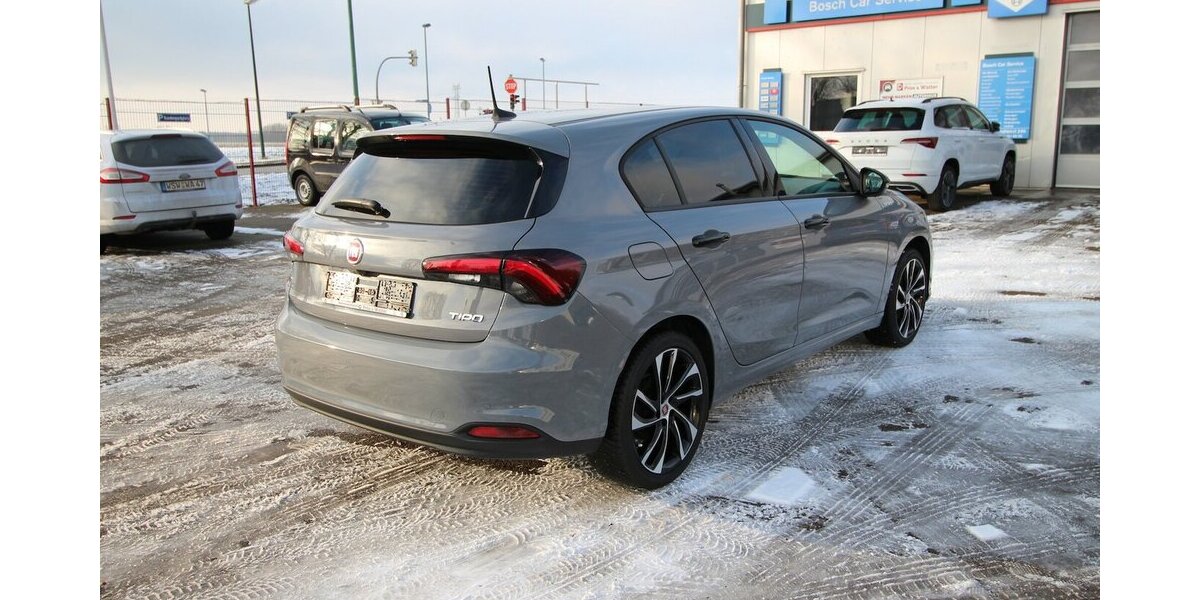 Fiat Tipo Hatchback City Sport KAMERA+AHK+LED+ALU18 28.429 km 15.900 &euro; Hagenow 19230