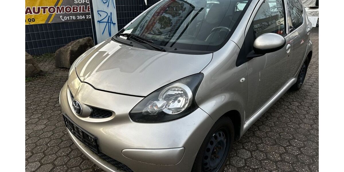 Toyota Aygo (X) 162.000 km 2.799 &euro; Köln 51145
