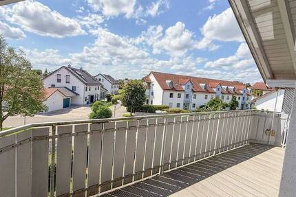 Lichtdurchflutete 5-Zi-Wohnung m. 2 Bäder, Balkon u. EBK – Viel Potential zur Selbstgestaltung 5 zimmer