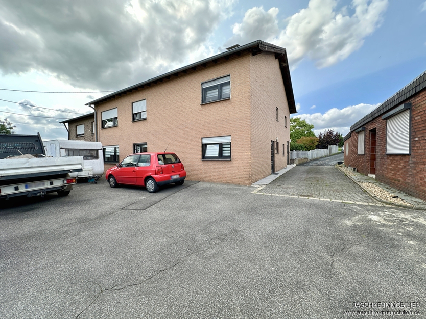 JÄSCHKE - Ihr Platz für Neues – Doppelhaus + Bungalow und großem Grundstück in Traumlage von Breinig
