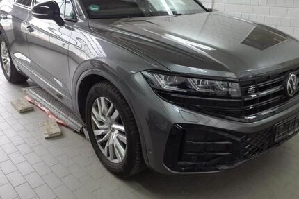 VW Touareg 13.382 km 66.950 &euro; Bernburg 06406