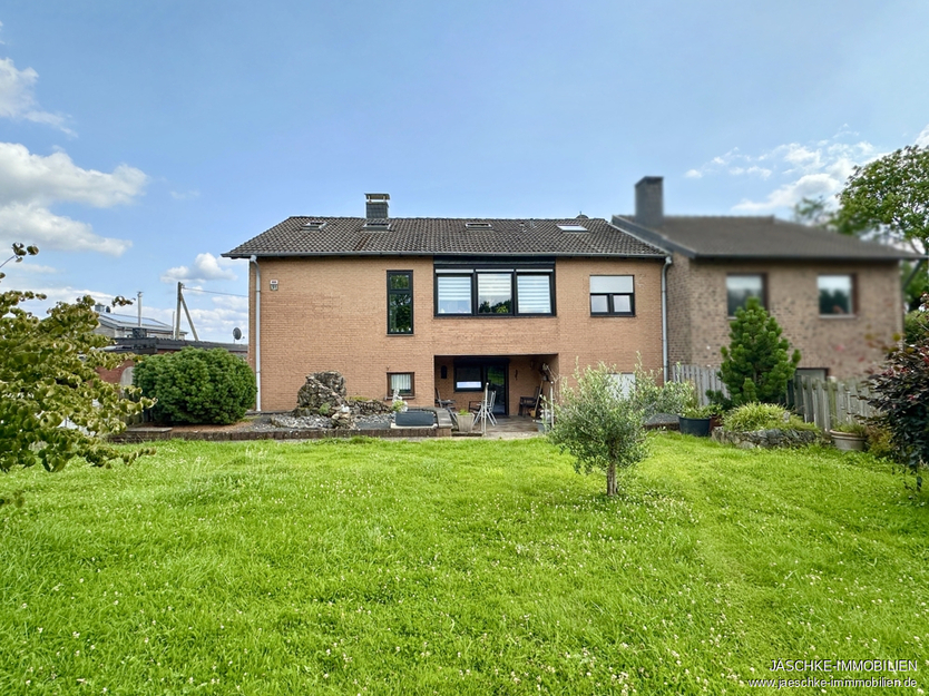 JÄSCHKE - Ihr Platz für Neues – Doppelhaus + Bungalow und großem Grundstück in Traumlage von Breinig 8 zimmer