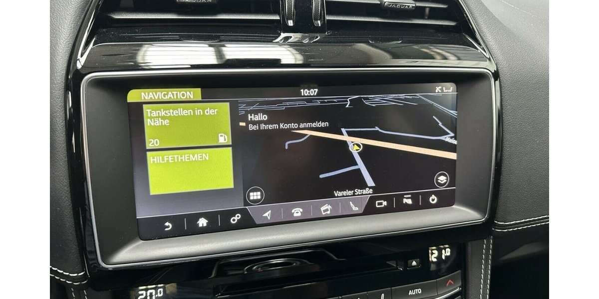 Jaguar F-Pace 3,0 D AWD R-Sport +AHK+Panorama+Navi+Kamera 92.200 km 28.990 &euro; Jaderberg 26349