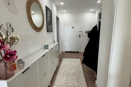 Renovierte 3,5-Zimmer-Wohnung mit Wintergarten & Garage