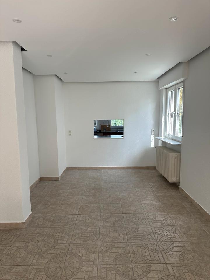 Einfamilienhaus mit Garten und Garage