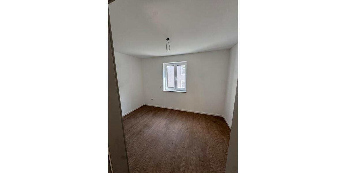 Etagenwohnung Pfarrkirchen - 4 Zimmer, 89 m&sup2;, 1.260&euro; | Angebot:26652659