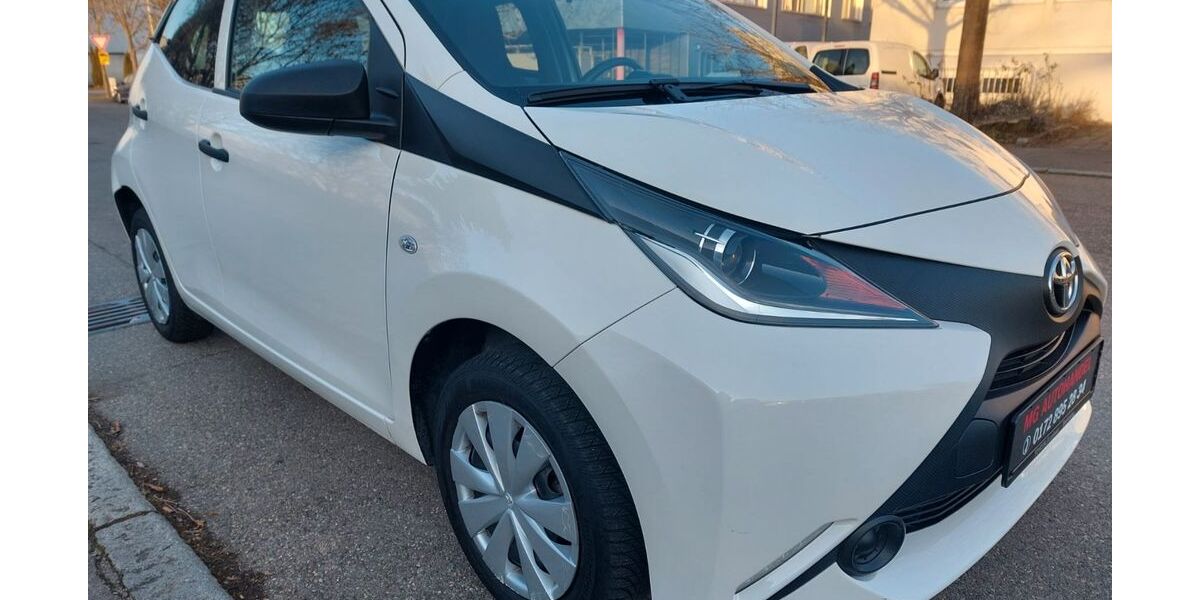 Toyota Aygo (X) 29.173 km 7.500 &euro; Fellbach 70736