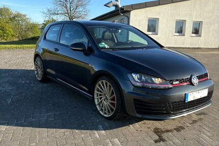 VW Golf 93.500 km 16.990 &euro; Husum 25813