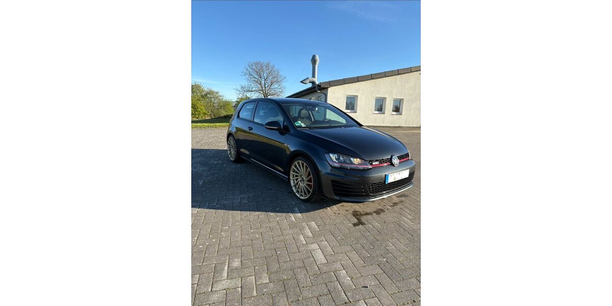 VW Golf 93.500 km 17.500 &euro; Husum 25813