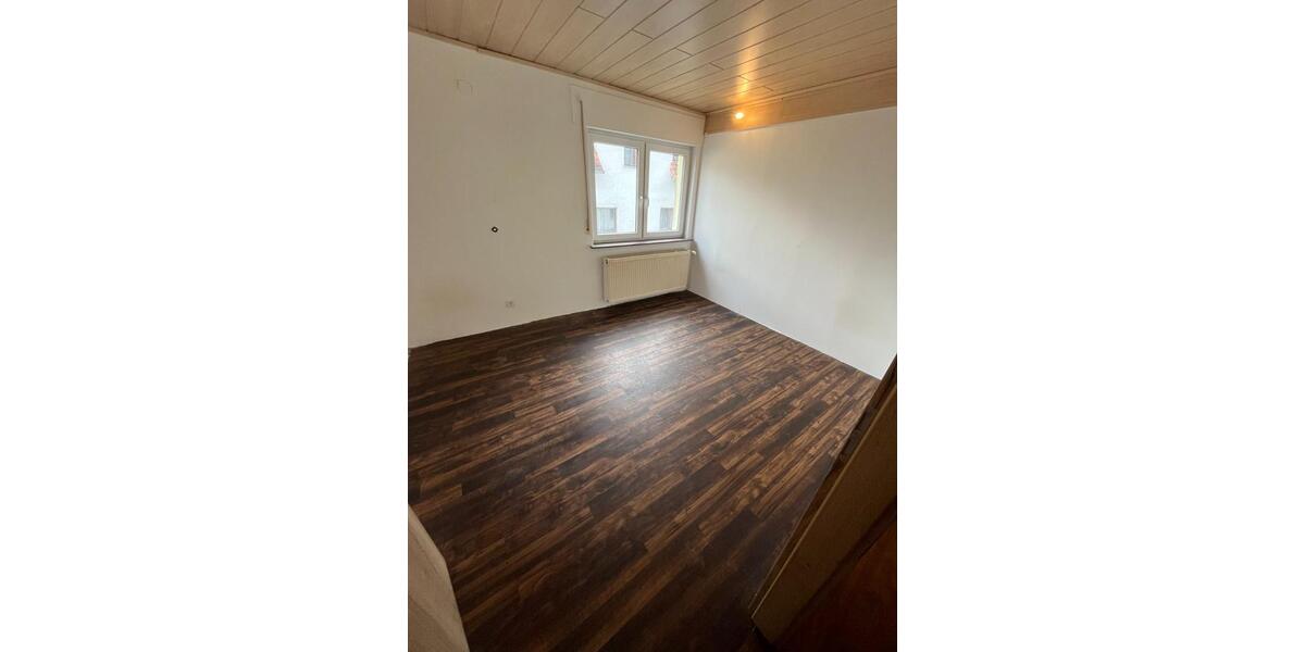 Etagenwohnung Mannheim Gartenstadt - 5 Zimmer, 105 m&sup2;, 1.080&euro; | Angebot:25634549