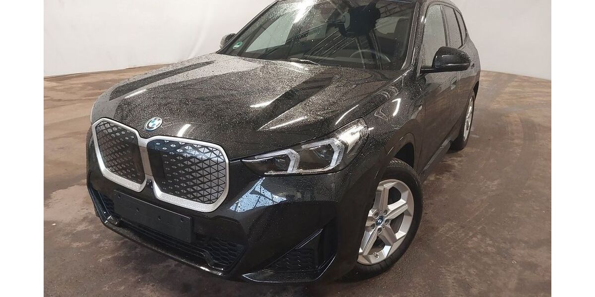 BMW iX1 6.000 km 39.990 € Gröbenzell 82194