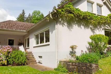 Trier-Feyen - Großzügiges freistehendes Wohnhaus in individueller Lage mit viel Grün - Haus Trier Feyen-Weismark | Angebot:26724859