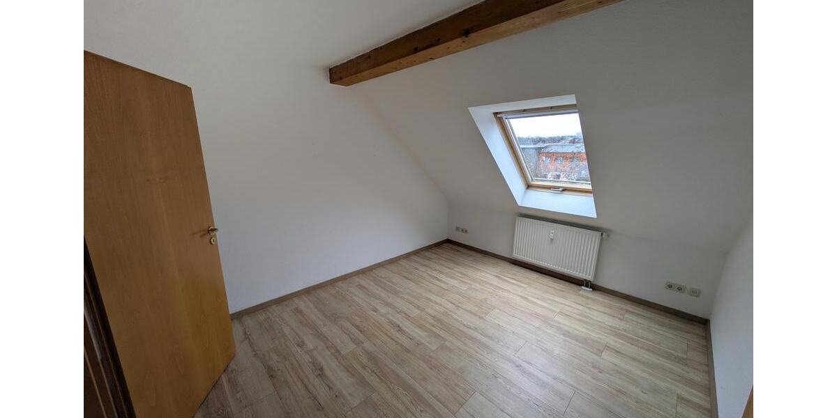 Dachgeschoßwohnung Zwickau - 4 Zimmer, 95 m&sup2;, 620&euro; | Angebot:26008252