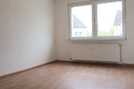 neu renovierte 4 Raum Wohnung im 2.OG