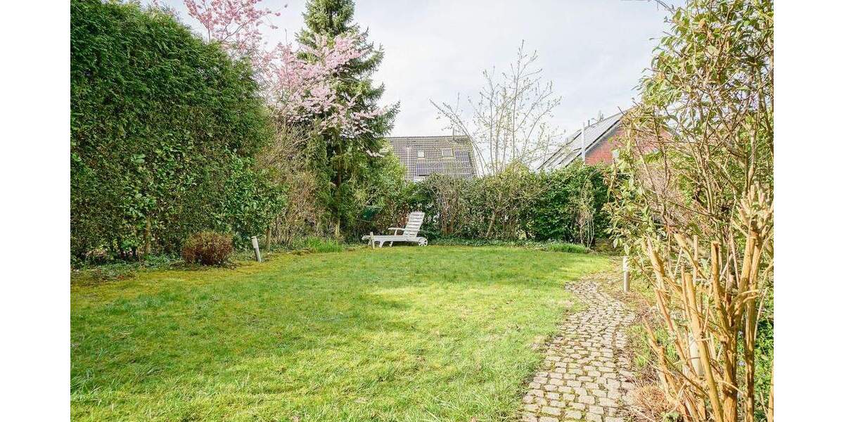 Familienfreundliches Wohnen in Saarn: Stilvolle Doppelhaushälfte mit Garten, Kamin und Garage 4 zimmer