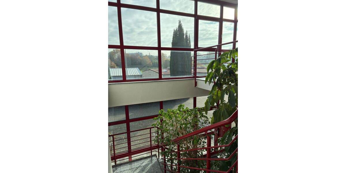 Gewerbeimmobilie Büros & ebenerdige Halle zimmer