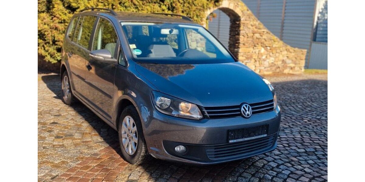 VW Touran 147.641 km 7.999 &euro; Siebenlehn Großschirma 09603