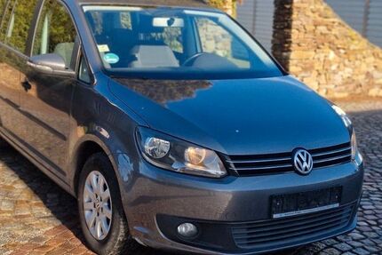 VW Touran 147.641 km 8.200 &euro; Siebenlehn Großschirma 09603