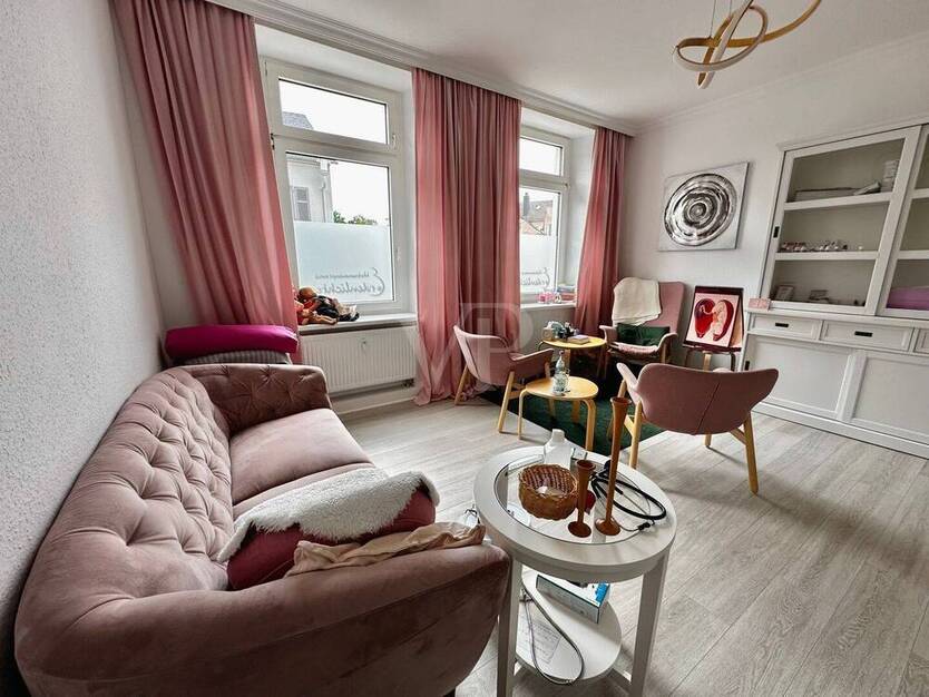Einzigartige AltbauWohnung mit Terrasse und Garten im 1. Obergeschoss