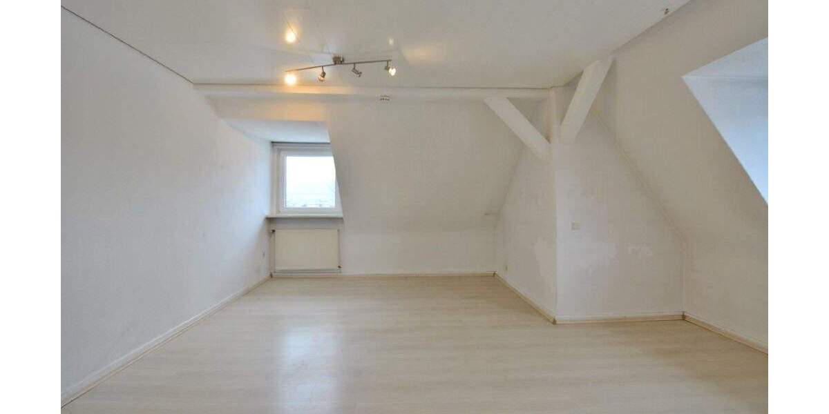 Freie DG Wohnung in beliebter Lage KS-Fasanenhof 3 zimmer