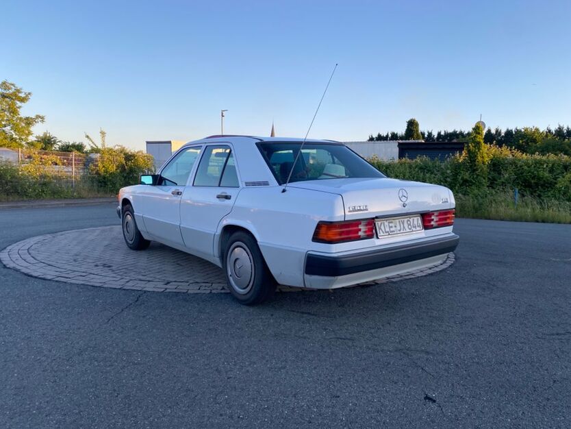 Mercedes-Benz 190 203.000 km 6.700 € Hamminkeln 46499