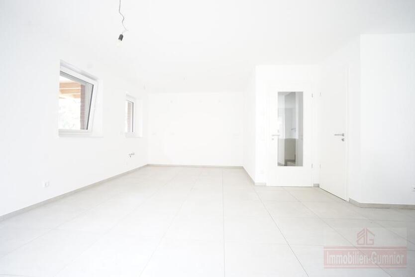 ImmobilieN GUMNIOR präsentiert *provisionsfrei*: Moderne Doppelhaushälfte in Emsbüren mit Garten und Carport