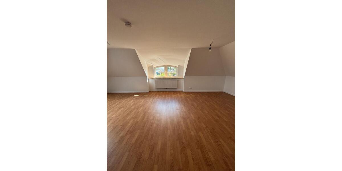 Dachgeschoßwohnung Aukrug - 2.5 Zimmer, 75 m&sup2;, 1.000&euro; | Angebot:25312911