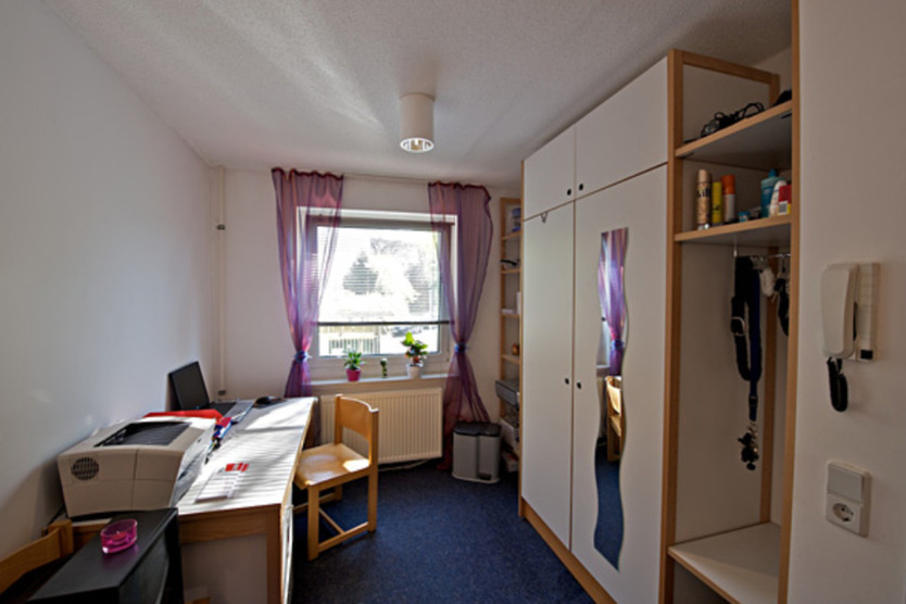 STUDENT DORM SUBLET