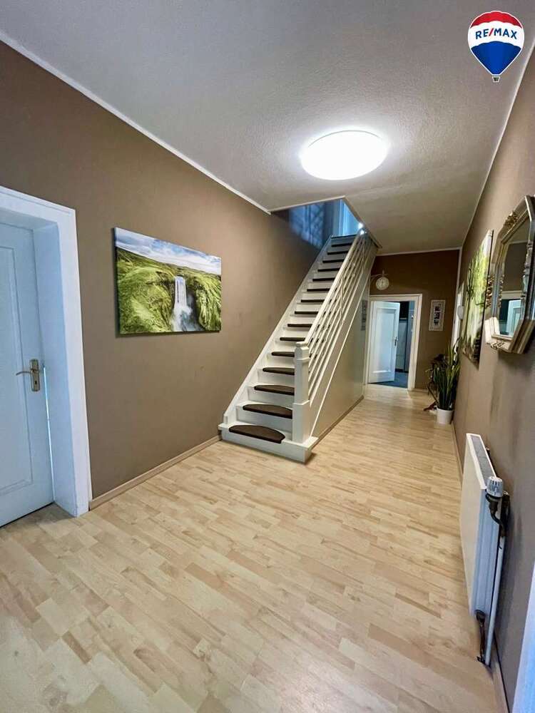 Haus zum Kaufen in Porta Westfalica 335.000 € 230 m²
