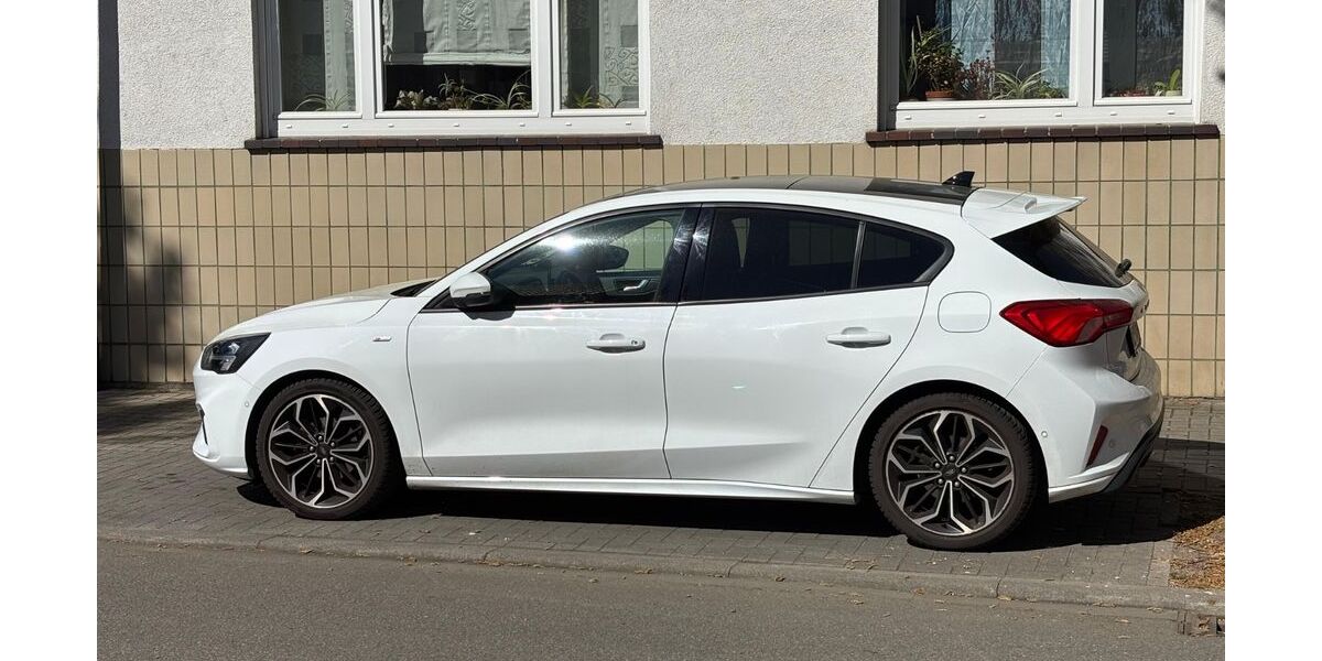 Ford Focus 103.415 km 17.900 &euro; Dunningen 78655