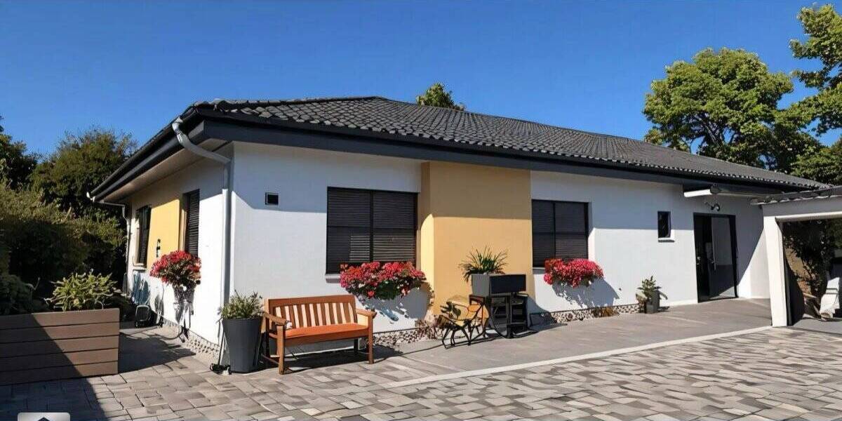gepflegter Bungalow mit Pool 4 zimmer