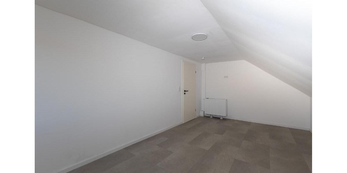 Ideal für Single oder Paar: Renovierte Dachgeschosswohnung zum vermieten 2 zimmer