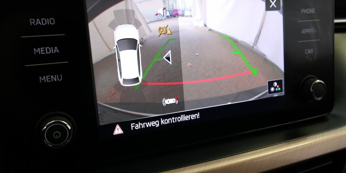 Skoda Scala 1.5 TSI 7-DSG Style Plus LED+KAMERA+AHK 57.189 km 21.900 &euro; Hagenow 19230